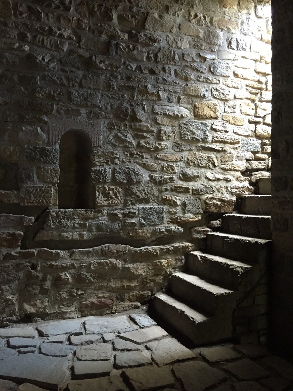 small alcove and stone steps inside a building in Tsarevets Fortresses