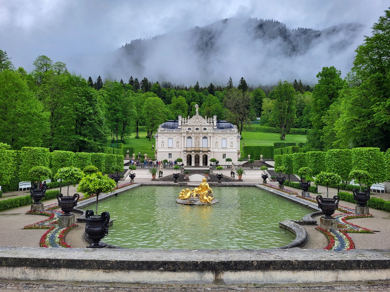 Linderhof palace exterior looking over the pool in the gardens