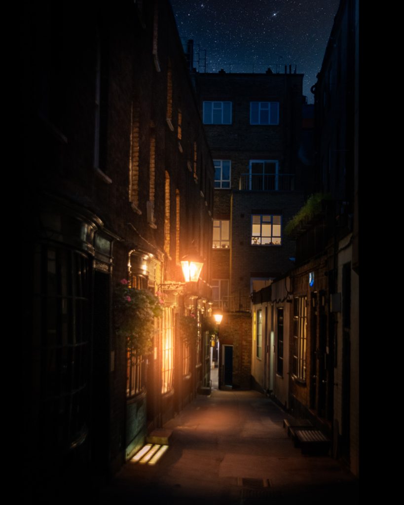 London lamp dark street