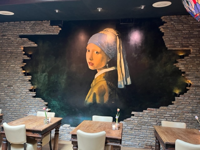 Johannes Vermeer Hotel Girl with a Pearl Earring breakfast area
