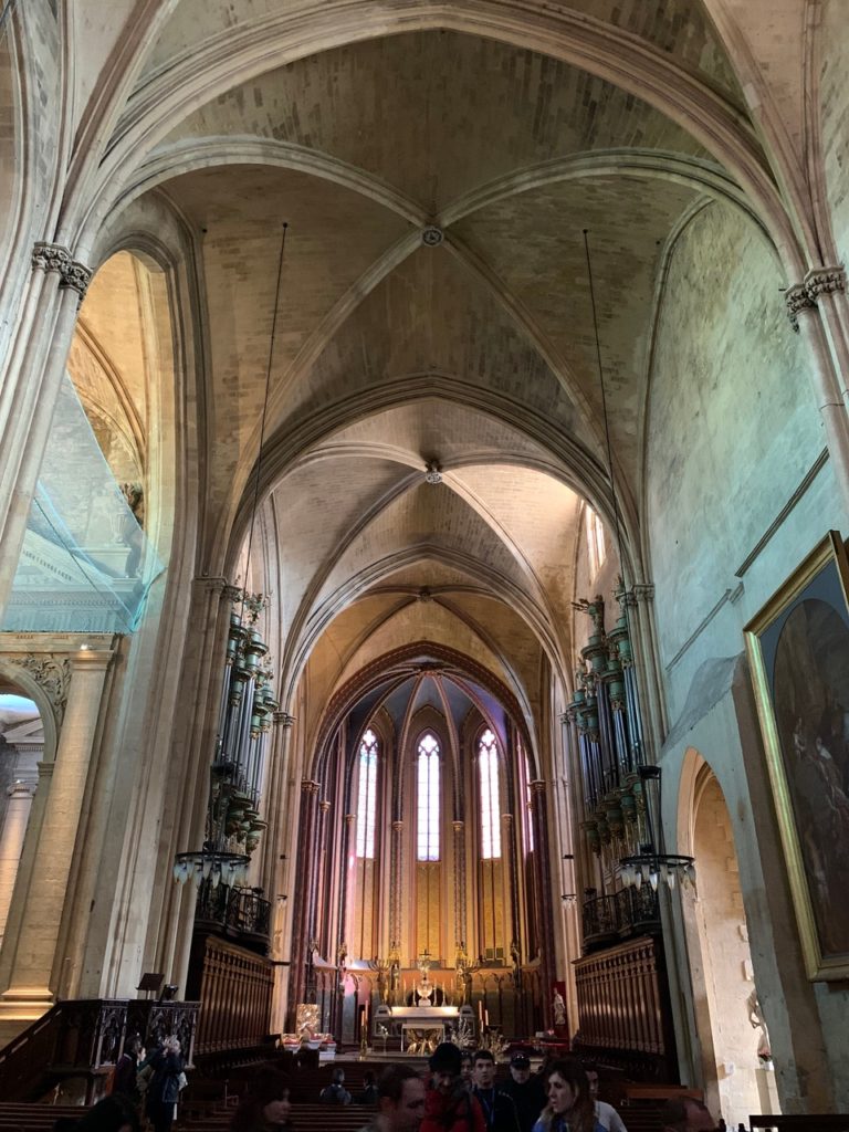 Vaulted interior of Cathedral saint-Sauveur