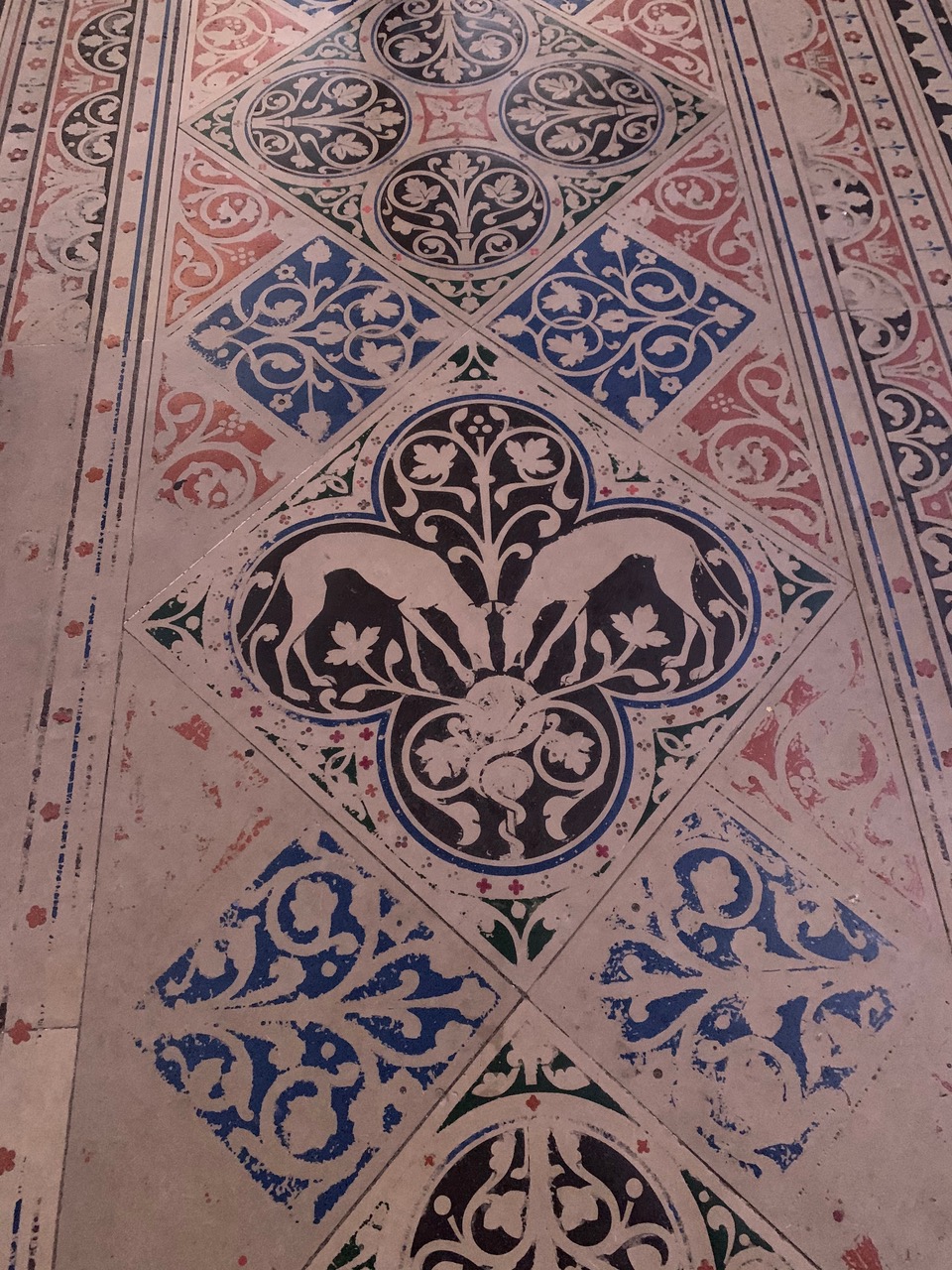 Red, blue and black patterns on the floor of Saint-Chapelle